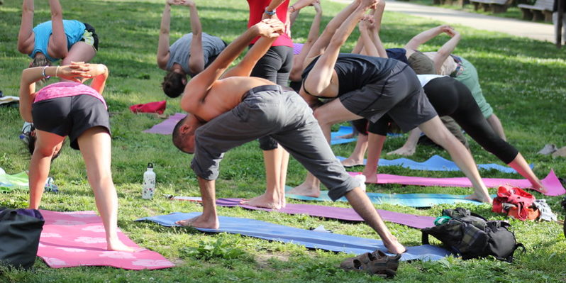 yoga buiten voordelen