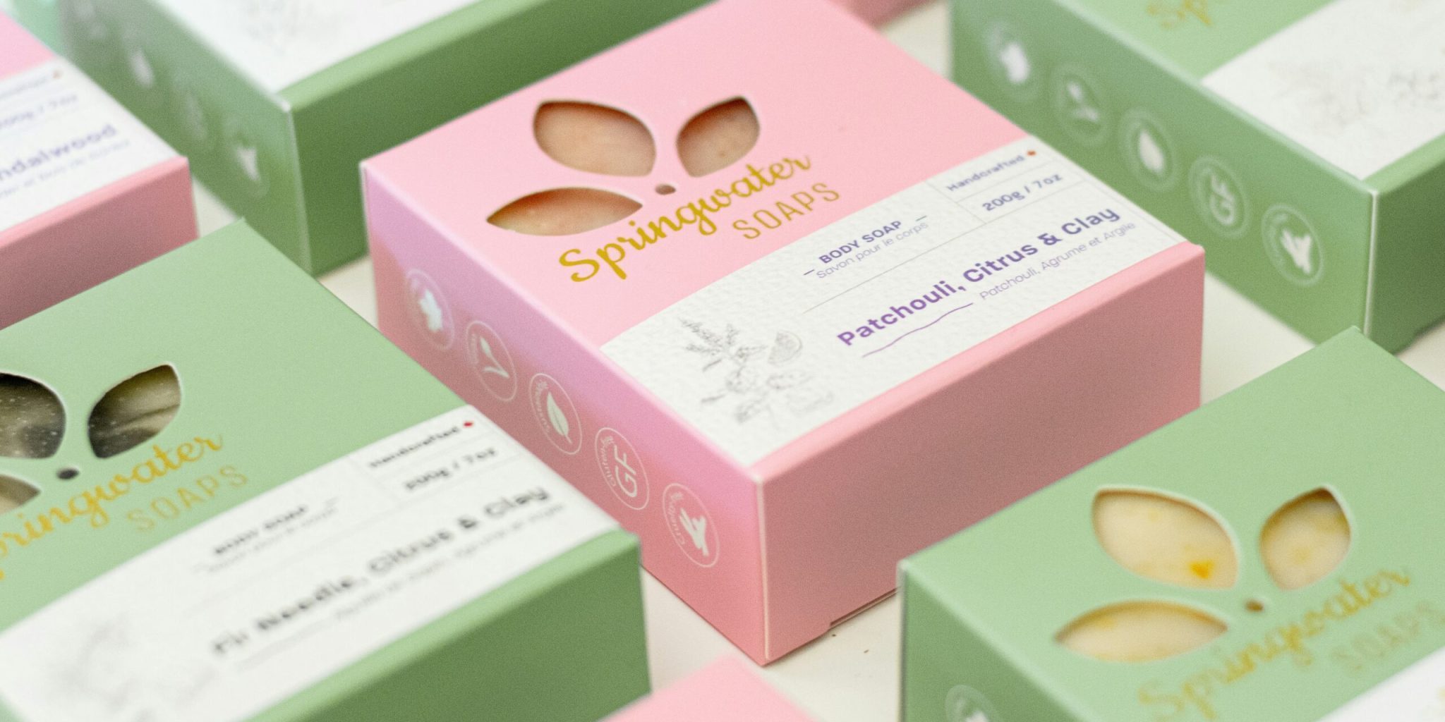 Kleine verpakkingen Leuke kleine doosjes met groen en roze kleuren die de cunsoment kunnen beïnvloeden tijdens de eerste indruk