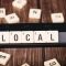bordje met de letters local erop